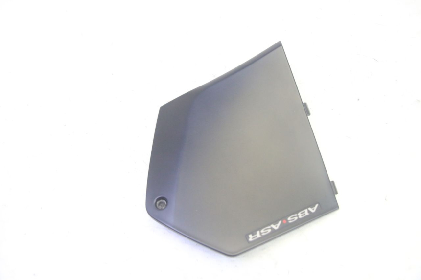 photo de TAPA REPOSAPIES CONEXION DERECHA PIAGGIO MP3 500 (2016 - 2018) - Detalle de la pieza