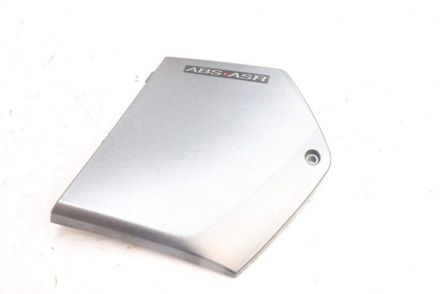 photo de TAPA REPOSAPIES CONEXION DERECHA PIAGGIO MP3 500 (2016 - 2018) - Vista principal