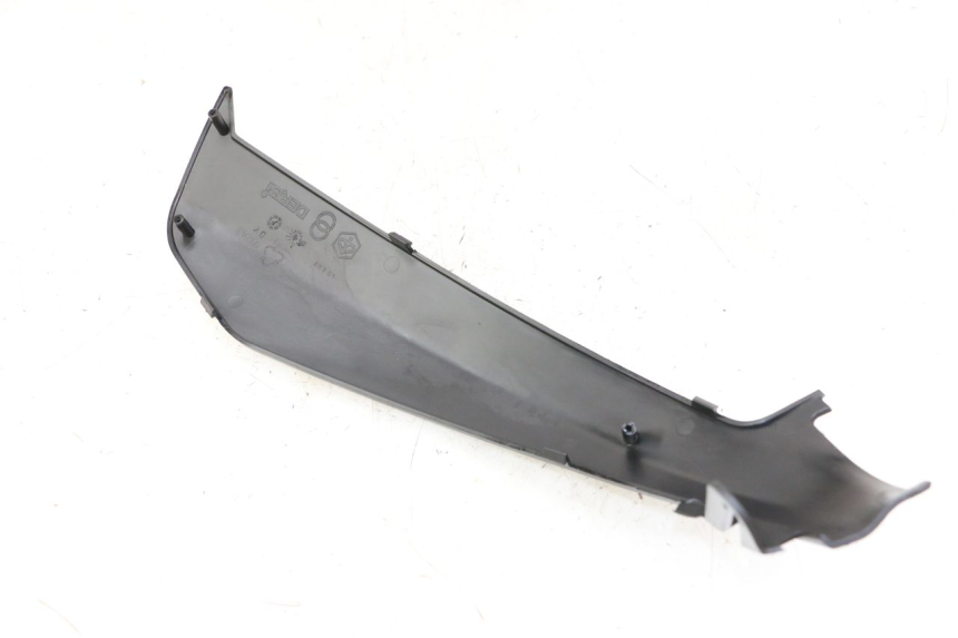 photo de TAPA REPOSAPIES CONEXION DERECHA PIAGGIO NRG POWER PUREJET 50 (2018 - 2021) - Detalle de la pieza