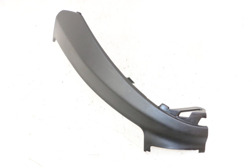 photo de TAPA REPOSAPIES CONEXION DERECHA PIAGGIO NRG POWER PUREJET 50 (2018 - 2021) - Zoom estado de uso