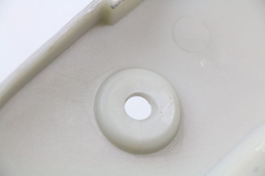 photo de TAPA REPOSAPIES CONEXION DERECHA RAZZO STEED 125 (2012 - 2018) - Detalle de la pieza