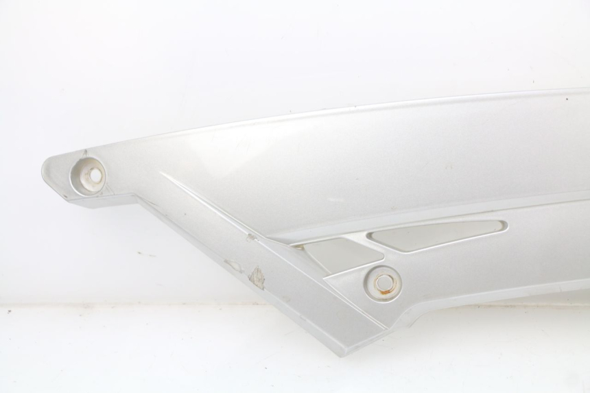 photo de TAPA REPOSAPIES CONEXION DERECHA RAZZO STEED 125 (2012 - 2018) - Características distintivas