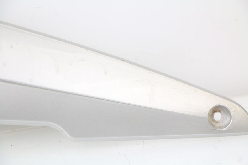 photo de TAPA REPOSAPIES CONEXION DERECHA RAZZO STEED 125 (2012 - 2018) - Primer plano de alta resolución