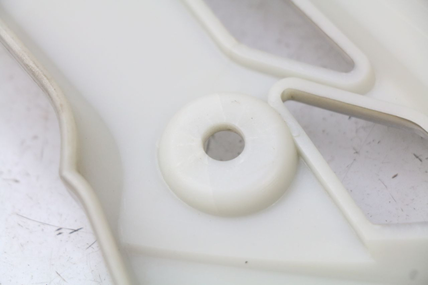 photo de TAPA REPOSAPIES CONEXION DERECHA RAZZO STEED 125 (2012 - 2018) - Otra perspectiva