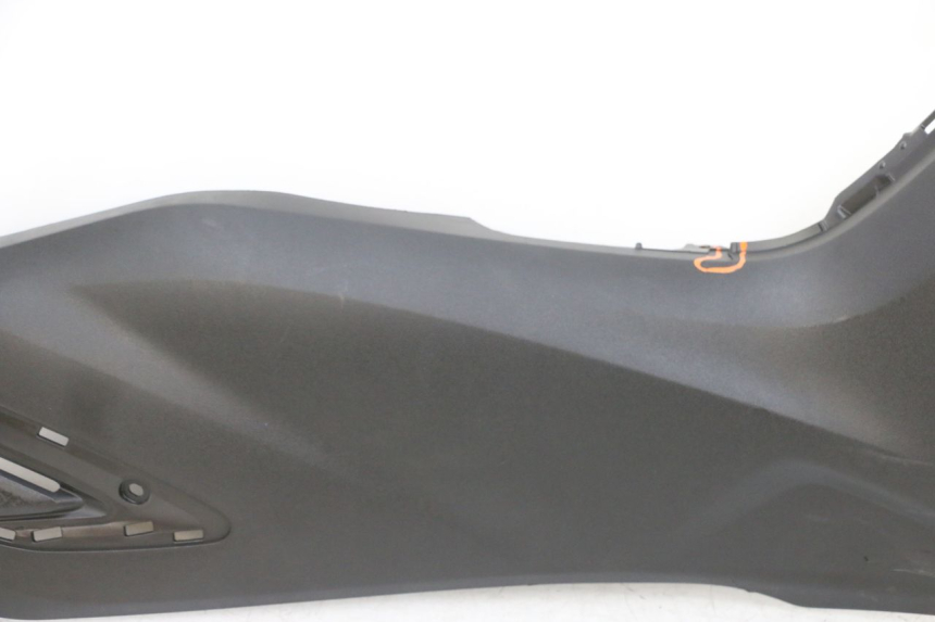 photo de TAPA REPOSAPIES CONEXION DERECHA YAMAHA TRICITY 300 (2020 - 2024) - Foto de producto adicional