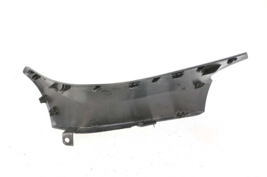 photo de TAPA REPOSAPIES CONEXION DERECHA YAMAHA XMAX X-MAX 125 (2021 - 2025) - Otra perspectiva