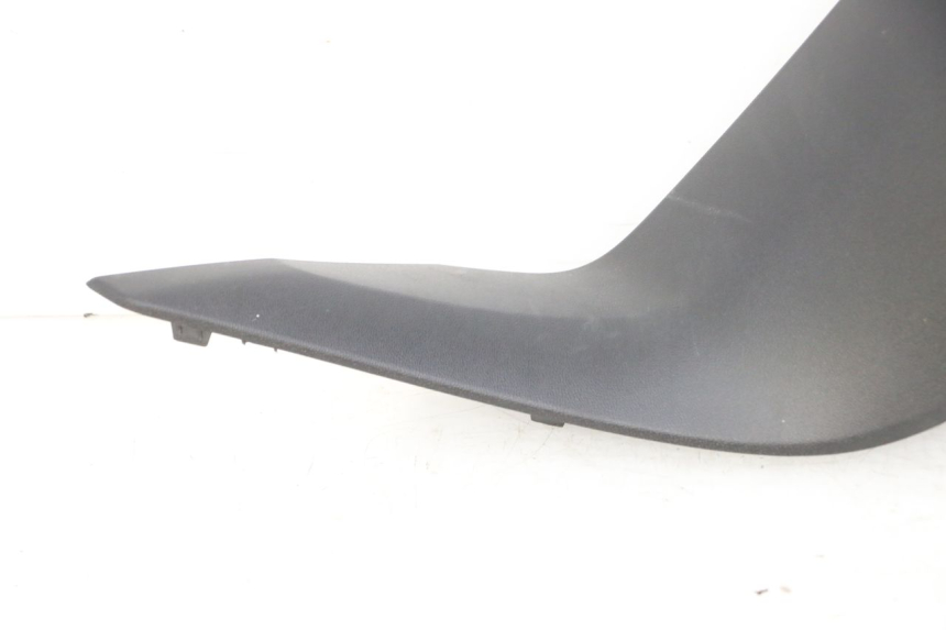 photo de TAPA REPOSAPIES CONEXION DERECHA YAMAHA XMAX X-MAX 125 (2021 - 2025) - Vista general del producto