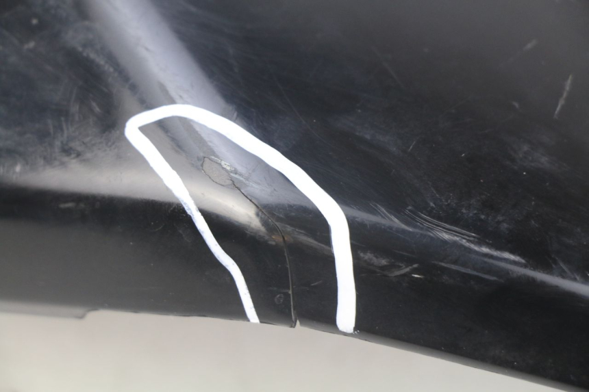 photo de TAPA REPOSAPIES CONEXION DERECHA YAMAHA XP T-MAX TMAX ABS 530 (2012 - 2015) - Estado de la superficie y material