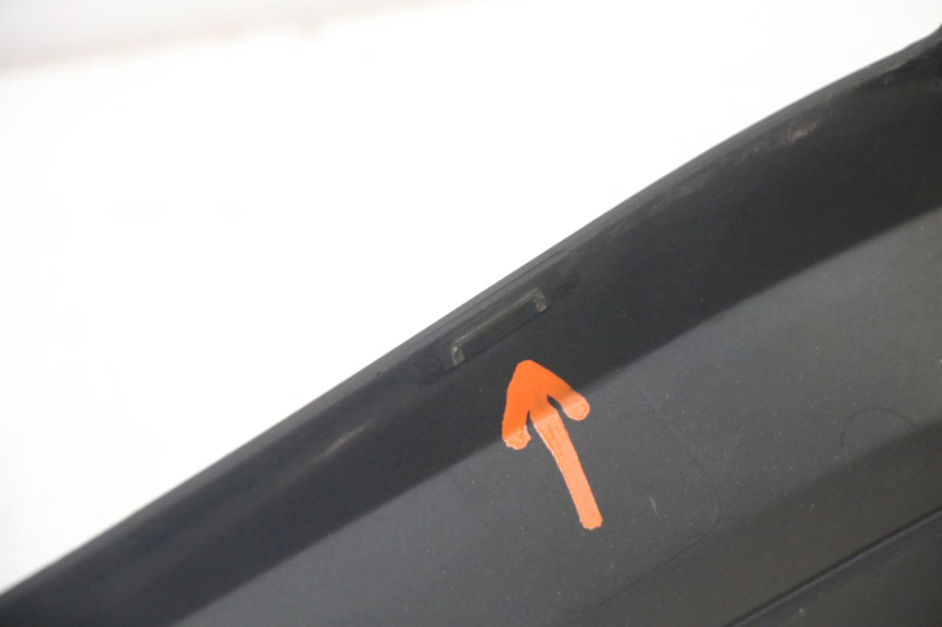 photo de TAPA REPOSAPIES CONEXION DERECHA YAMAHA YP X-MAX XMAX 400 (2014 - 2017) - Estado de la superficie y material