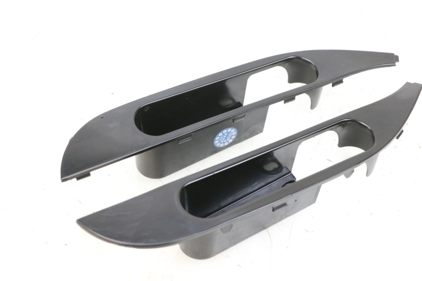 photo de TAPA REPOSAPIES CONEXION SEGWAY NINEBOT E125S 1 (2022 - 2026) - Otra perspectiva