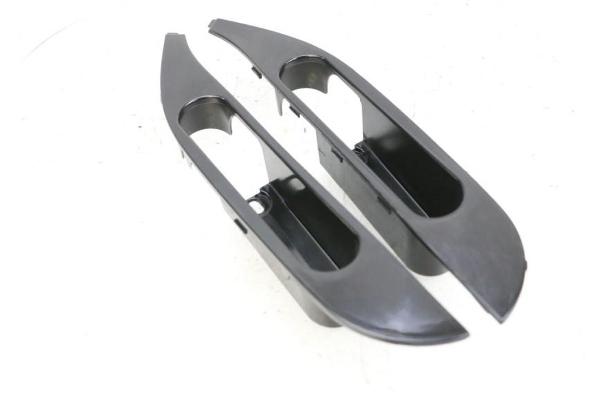 photo de TAPA REPOSAPIES CONEXION SEGWAY NINEBOT E125S 1 (2022 - 2026) - Primer plano técnico