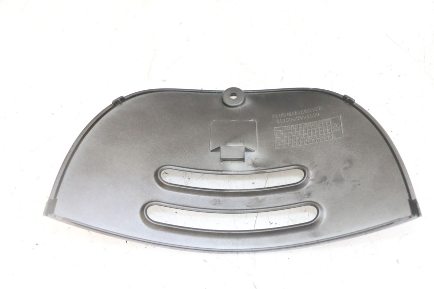 photo de TAPA REPOSAPIES CONEXION SYM FIDDLE 3 III 50 (2014 - 2020) - Detalle de la pieza