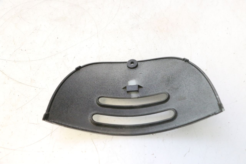 photo de TAPA REPOSAPIES CONEXION SYM FIDDLE 3 III 50 (2014 - 2020) - Detalle de la pieza