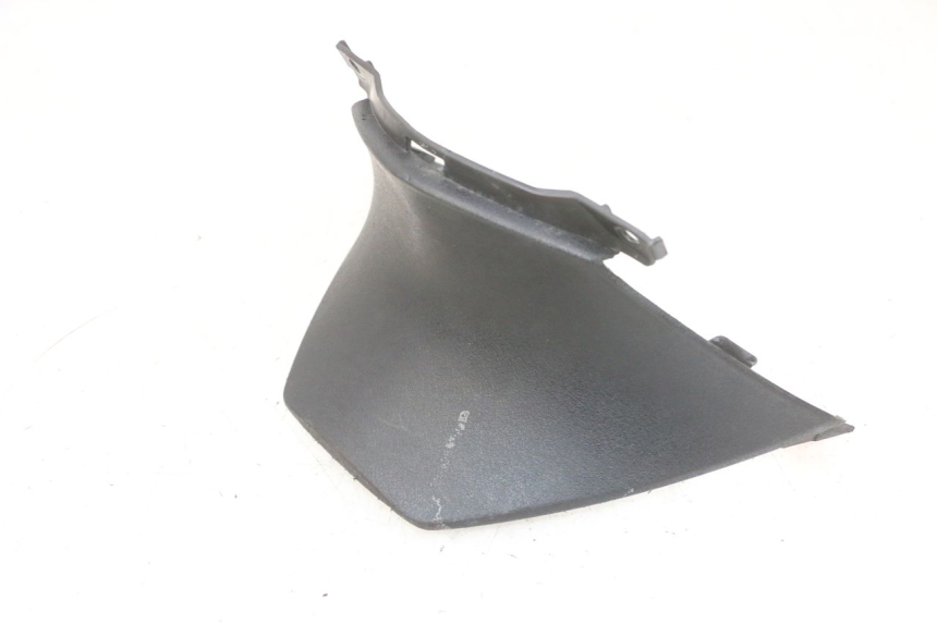 photo de TAPA REPOSAPIES CONEXION PIAGGIO FLY 4T 50 (2013 - 2017) - Zoom estado de uso