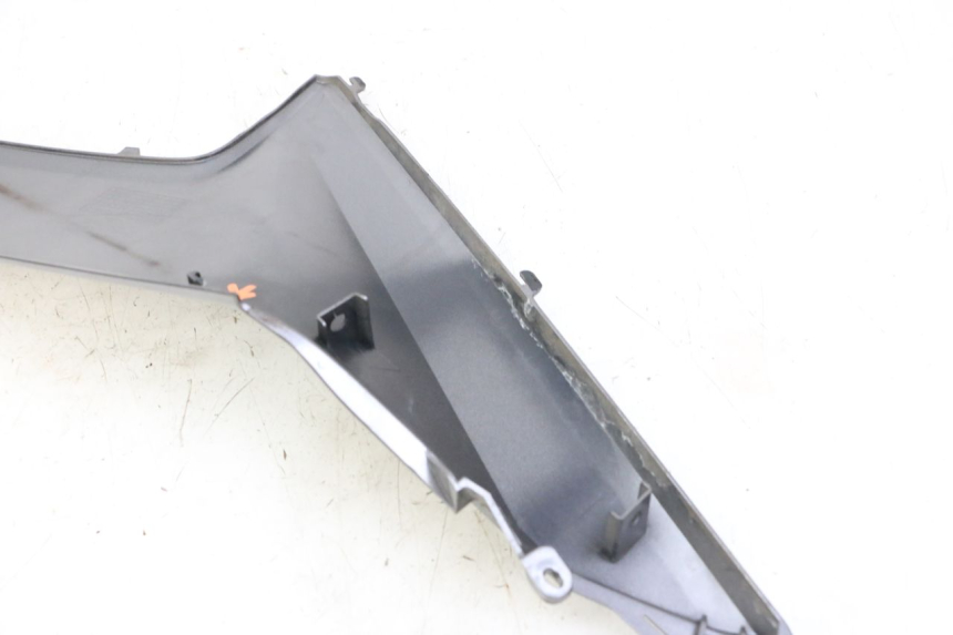 photo de TAPA REPOSAPIES CONEXION IZQUIERDA HONDA FORZA ABS 300 (2013 - 2017) - Zoom estado de uso