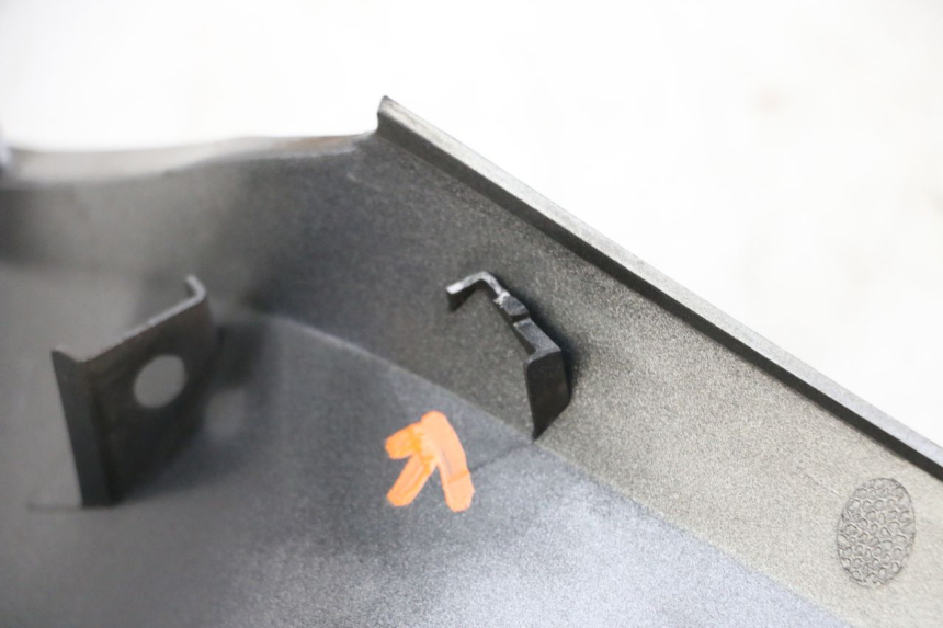 photo de TAPA REPOSAPIES CONEXION IZQUIERDA HONDA FORZA ABS 300 (2013 - 2017) - Vista general del producto