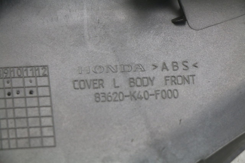 photo de TAPA REPOSAPIES CONEXION IZQUIERDA HONDA FORZA 125 (2015 - 2016) - Detalles de los puntos de fijación