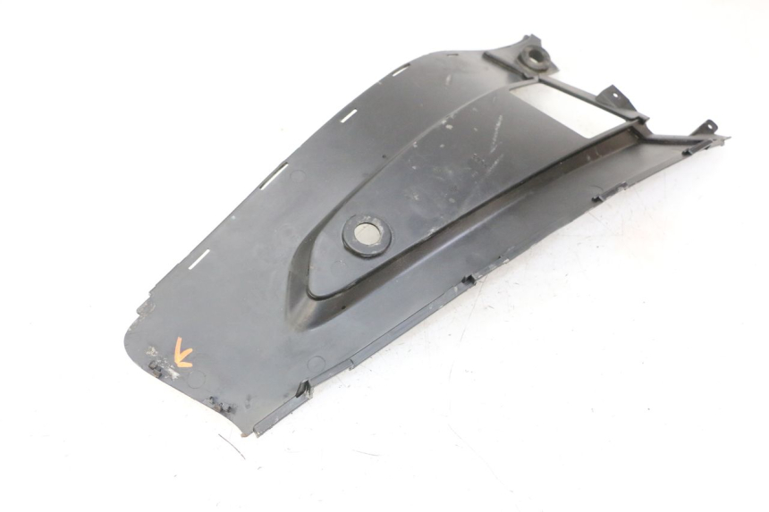 photo de TAPA REPOSAPIES CONEXION IZQUIERDA GILERA NEXUS 300 (2008 - 2013) - Primer plano técnico