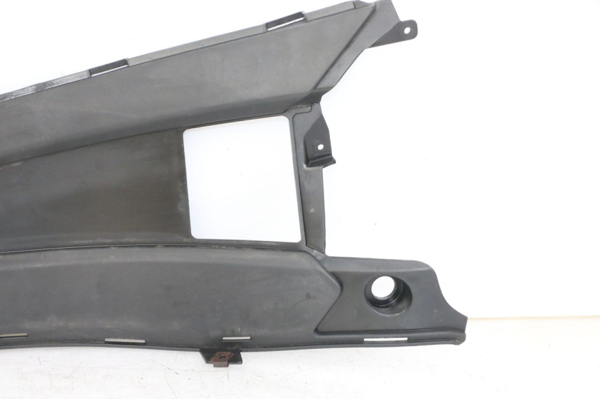 photo de TAPA REPOSAPIES CONEXION IZQUIERDA GILERA NEXUS 300 (2008 - 2013) - Detalles de los puntos de fijación