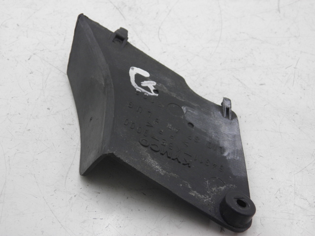 photo de TAPA REPOSAPIES CONEXION IZQUIERDA KYMCO SPACER 50 (1998 - 2009) - Otra perspectiva