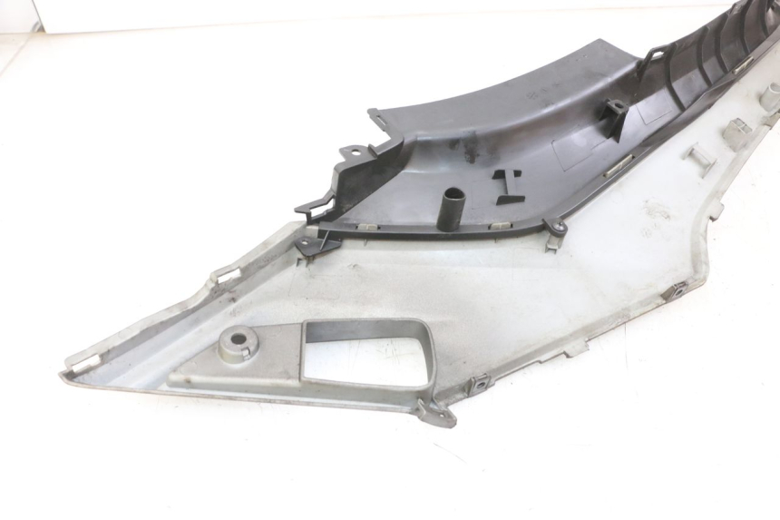 photo de TAPA REPOSAPIES CONEXION IZQUIERDA KYMCO X-TOWN XTOWN 125 (2016 - 2021) - Otra perspectiva