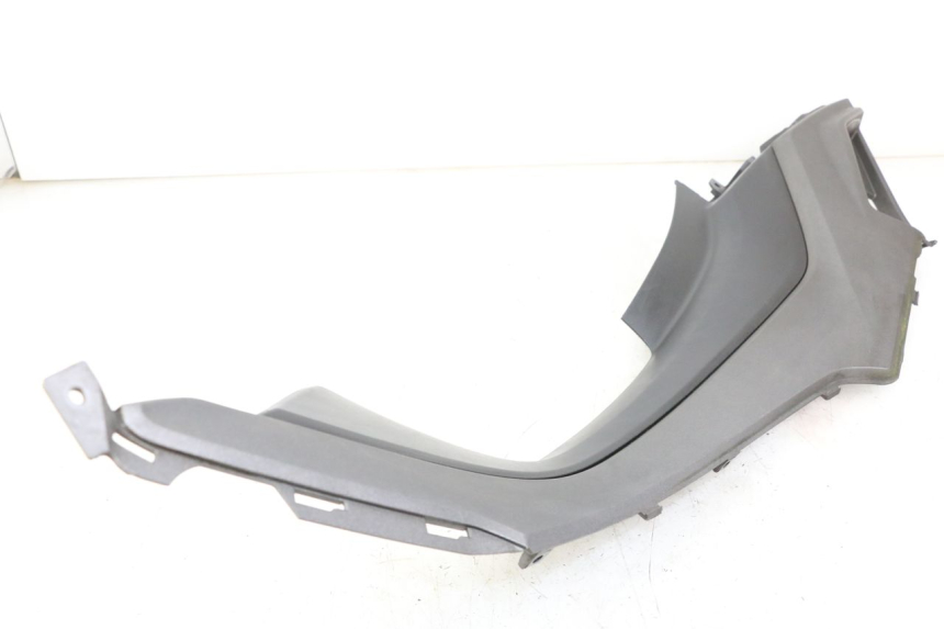 photo de TAPA REPOSAPIES CONEXION IZQUIERDA KYMCO X-TOWN XTOWN 125 (2016 - 2021) - Detalles de los puntos de fijación