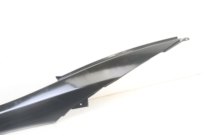 photo de TAPA REPOSAPIES CONEXION IZQUIERDA PIAGGIO MP3 500 (2014 - 2017) - Zoom estado de uso