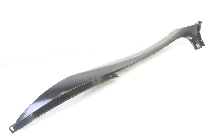 photo de TAPA REPOSAPIES CONEXION IZQUIERDA PIAGGIO MP3 500 (2014 - 2017) - Otra perspectiva