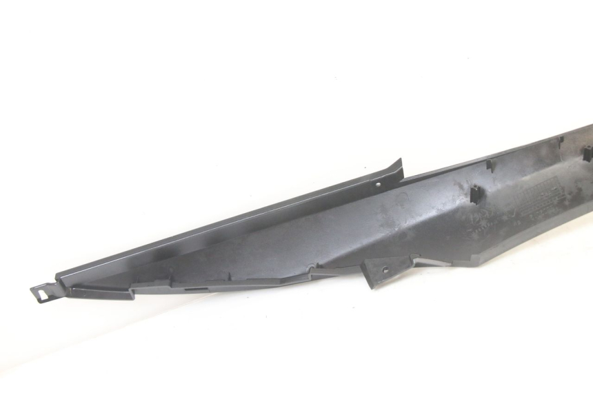 photo de TAPA REPOSAPIES CONEXION IZQUIERDA PIAGGIO MP3 500 (2014 - 2017) - Vista general del producto