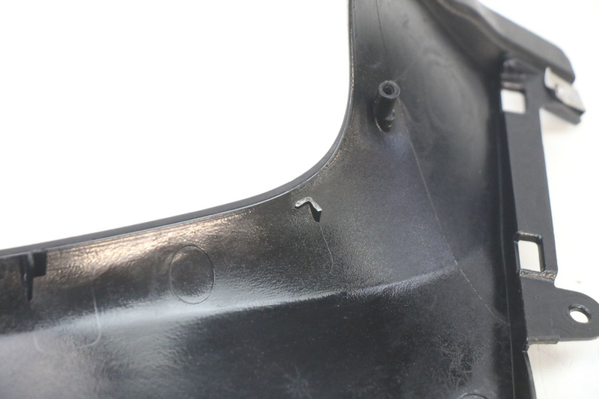 photo de TAPA REPOSAPIES CONEXION IZQUIERDA PIAGGIO MP3 500 (2014 - 2017) - Estado de la superficie y material