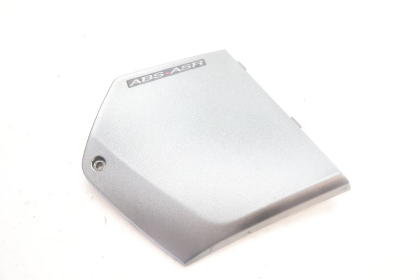 photo de TAPA REPOSAPIES CONEXION IZQUIERDA PIAGGIO MP3 500 (2016 - 2018) - Vista principal