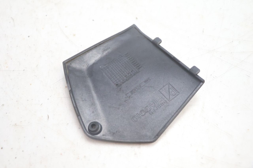 photo de TAPA REPOSAPIES CONEXION IZQUIERDA PIAGGIO MP3 125 (2006 - 2014) - Zoom estado de uso