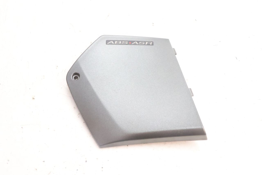 photo de TAPA REPOSAPIES CONEXION IZQUIERDA PIAGGIO MP3 500 (2016 - 2018) - Vista principal