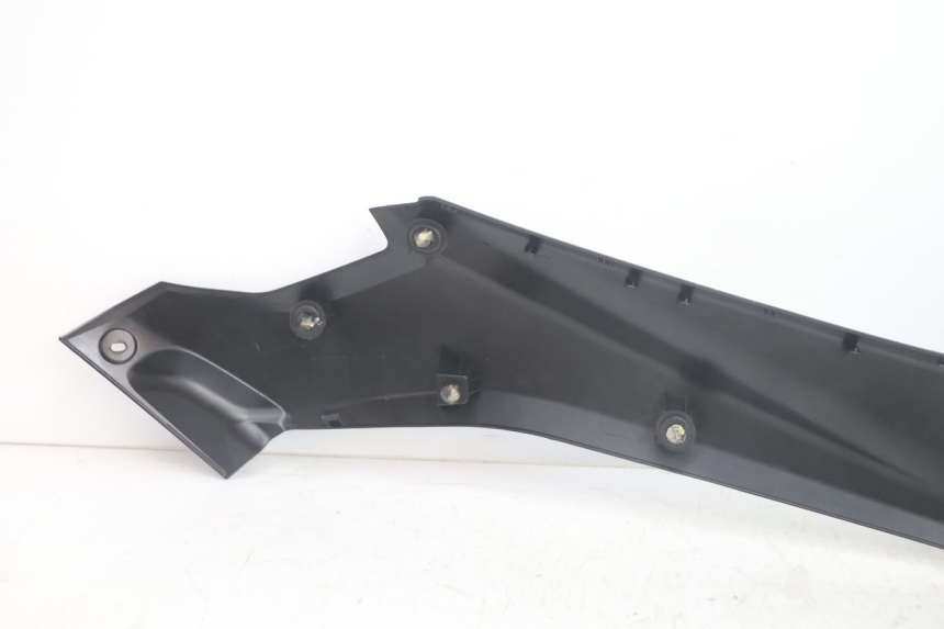 photo de TAPA REPOSAPIES CONEXION IZQUIERDA JM MOTORS R-MAX TECH 50 (2024 - 2026) - Estado de la superficie y material