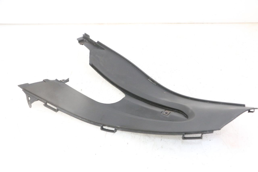 photo de TAPA REPOSAPIES CONEXION IZQUIERDA GILERA RUNNER SL 50 (2006 - 2009) - Zoom estado de uso