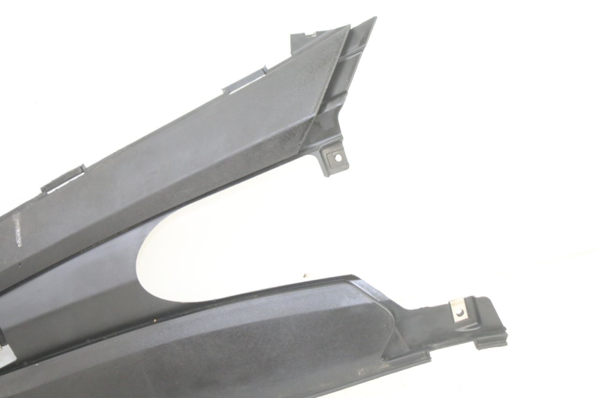 photo de TAPA REPOSAPIES CONEXION IZQUIERDA GILERA RUNNER SP 50 (2006 - 2008) - Zoom estado de uso