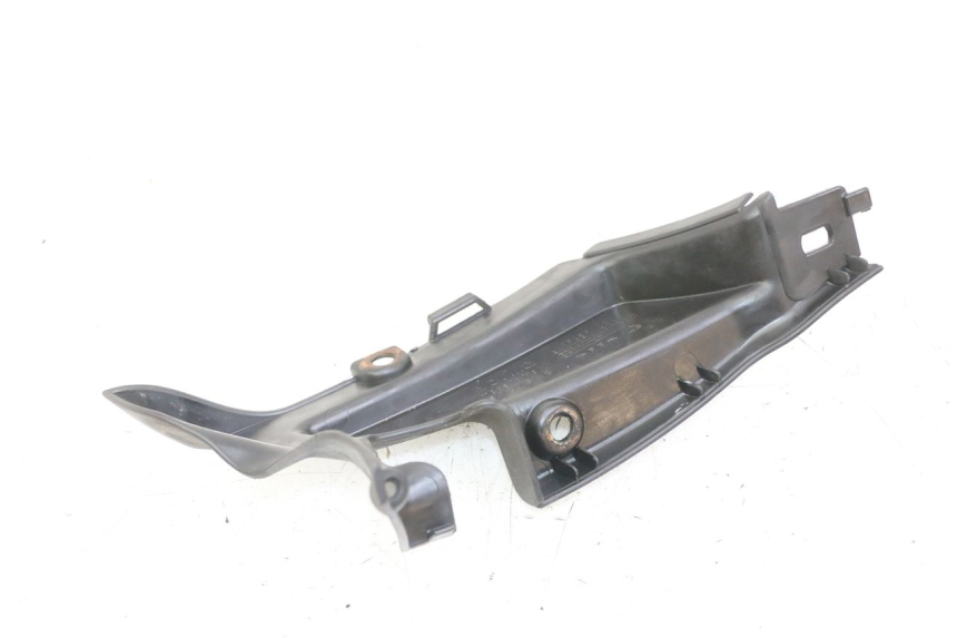 photo de TAPA REPOSAPIES CONEXION IZQUIERDA APRILIA SCARABEO GT TOURING 125 (1999 - 2005) - Zoom estado de uso