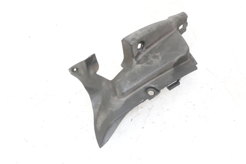 photo de TAPA REPOSAPIES CONEXION IZQUIERDA APRILIA SCARABEO GT TOURING 125 (1999 - 2005) - Otra perspectiva