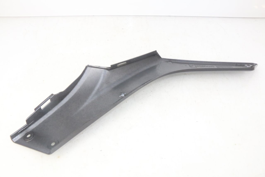 photo de TAPA REPOSAPIES CONEXION IZQUIERDA APRILIA SRV 850 (2012 - 2017) - Detalle de la pieza