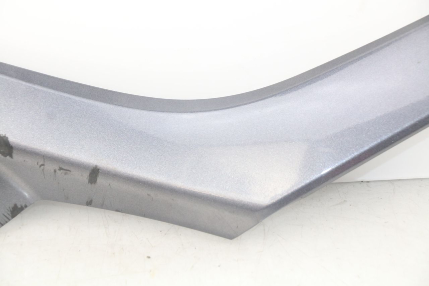 photo de TAPA REPOSAPIES CONEXION IZQUIERDA APRILIA SRV 850 (2012 - 2017) - Estado de la superficie y material