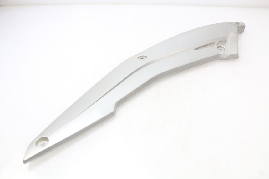 photo de TAPA REPOSAPIES CONEXION IZQUIERDA RAZZO STEED 125 (2012 - 2018) - Otra perspectiva