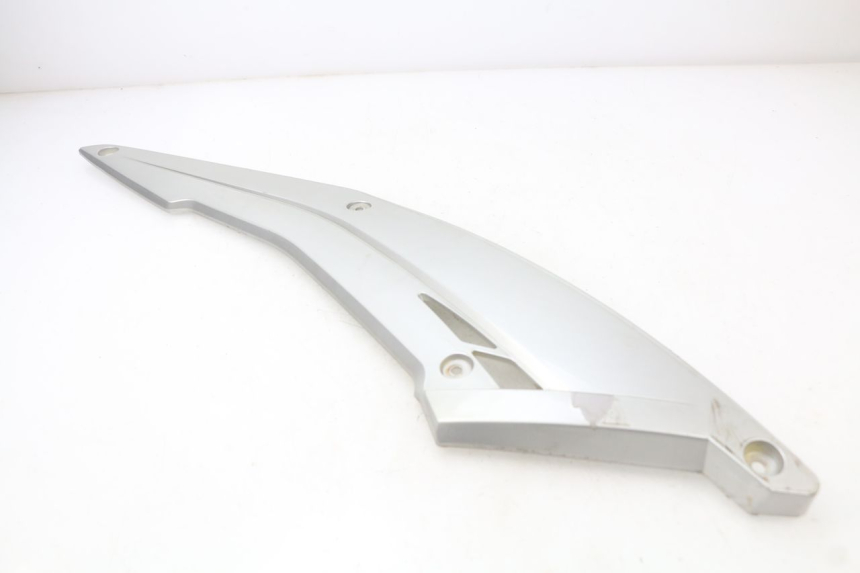 photo de TAPA REPOSAPIES CONEXION IZQUIERDA RAZZO STEED 125 (2012 - 2018) - Primer plano técnico