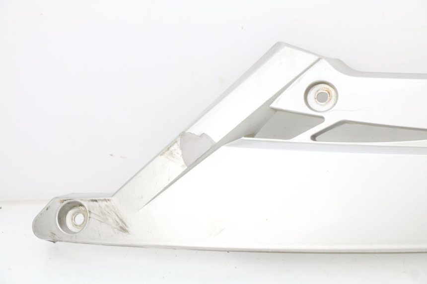 photo de TAPA REPOSAPIES CONEXION IZQUIERDA RAZZO STEED 125 (2012 - 2018) - Detalles de los puntos de fijación