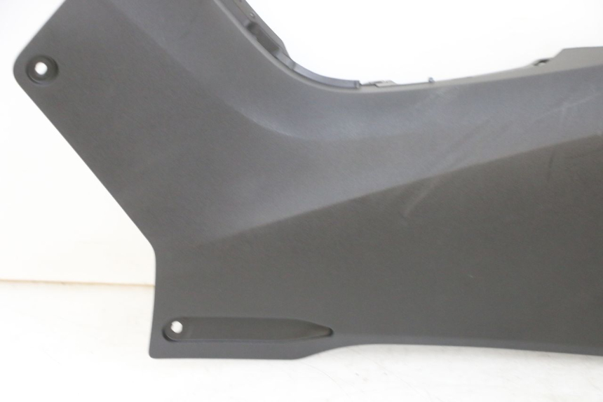 photo de TAPA REPOSAPIES CONEXION IZQUIERDA YAMAHA TRICITY 300 (2020 - 2024) - Recambio usado revisado