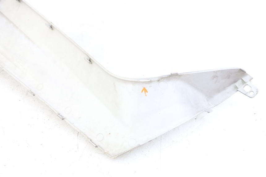 photo de JUNTA PIE DE APOYO IZQUIERDO YAMAHA XMAX X-MAX 125 (2006 - 2009) - Primer plano técnico