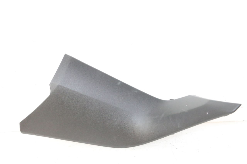 photo de TAPA REPOSAPIES CONEXION IZQUIERDA YAMAHA XMAX X-MAX 125 (2021 - 2025) - Vista principal