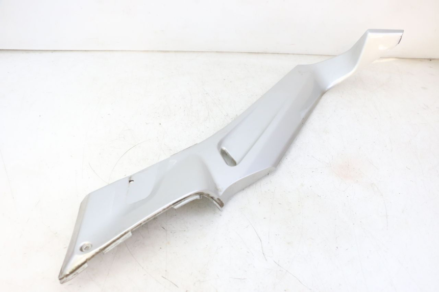 photo de TAPA REPOSAPIES CONEXION IZQUIERDA YAMAHA X-MAX XMAX 250 (2006 - 2009) - Otra vista del artículo