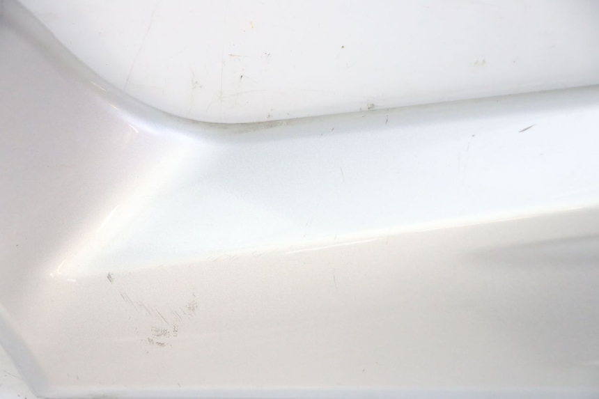 photo de TAPA REPOSAPIES CONEXION IZQUIERDA YAMAHA X-MAX XMAX 250 (2006 - 2009) - Ángulo de visión alternativo