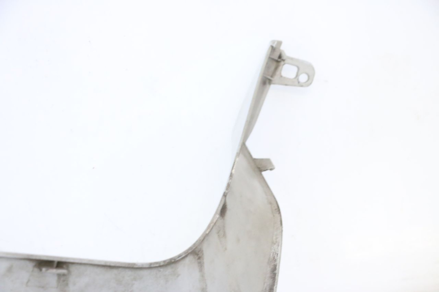 photo de TAPA REPOSAPIES CONEXION IZQUIERDA YAMAHA X-MAX XMAX 250 (2006 - 2009) - Primer plano técnico