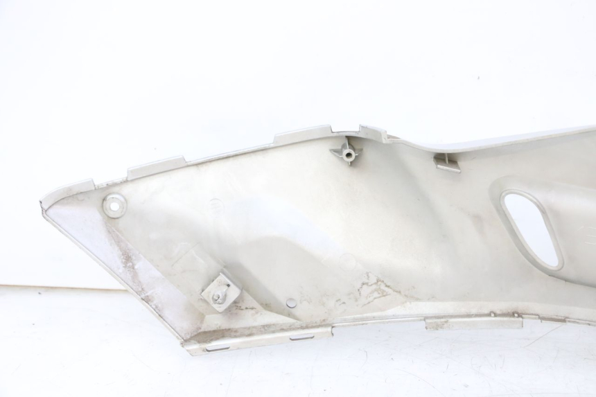 photo de TAPA REPOSAPIES CONEXION IZQUIERDA YAMAHA X-MAX XMAX 250 (2006 - 2009) - Estado de la superficie y material